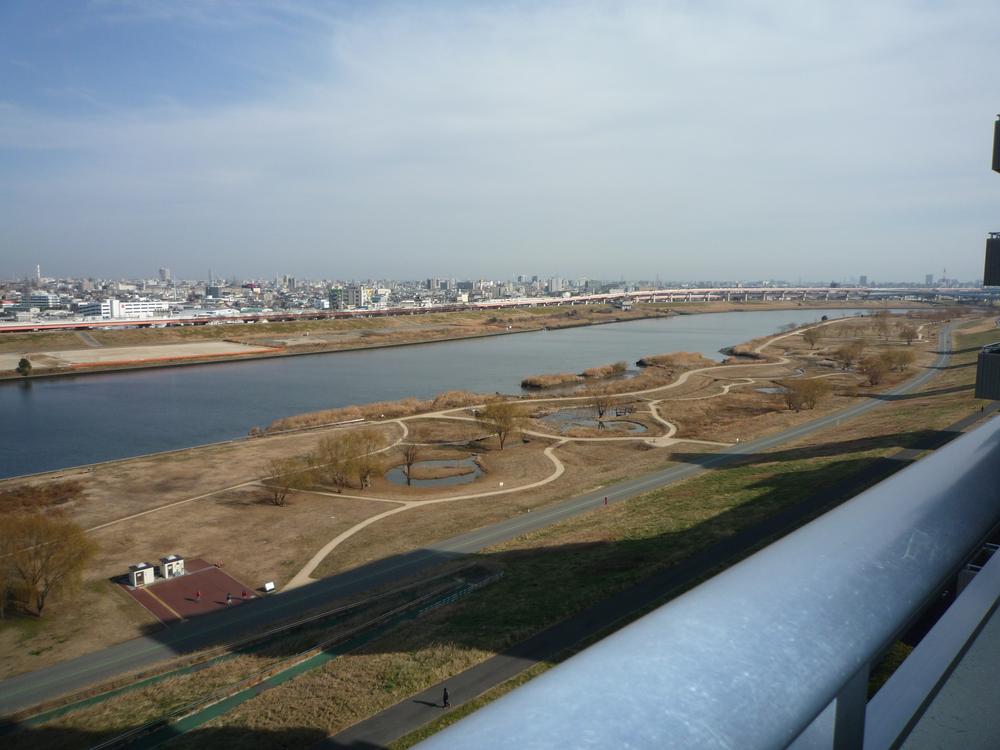 View photos from the dwelling unit. View from the site (January 2014) Shooting