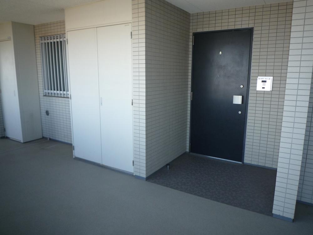 Entrance. Local (January 2014) Shooting