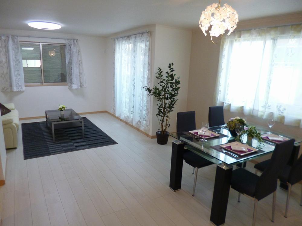 Living. Because it is the furniture installation, Making it easier to image the life! Please have a look once!