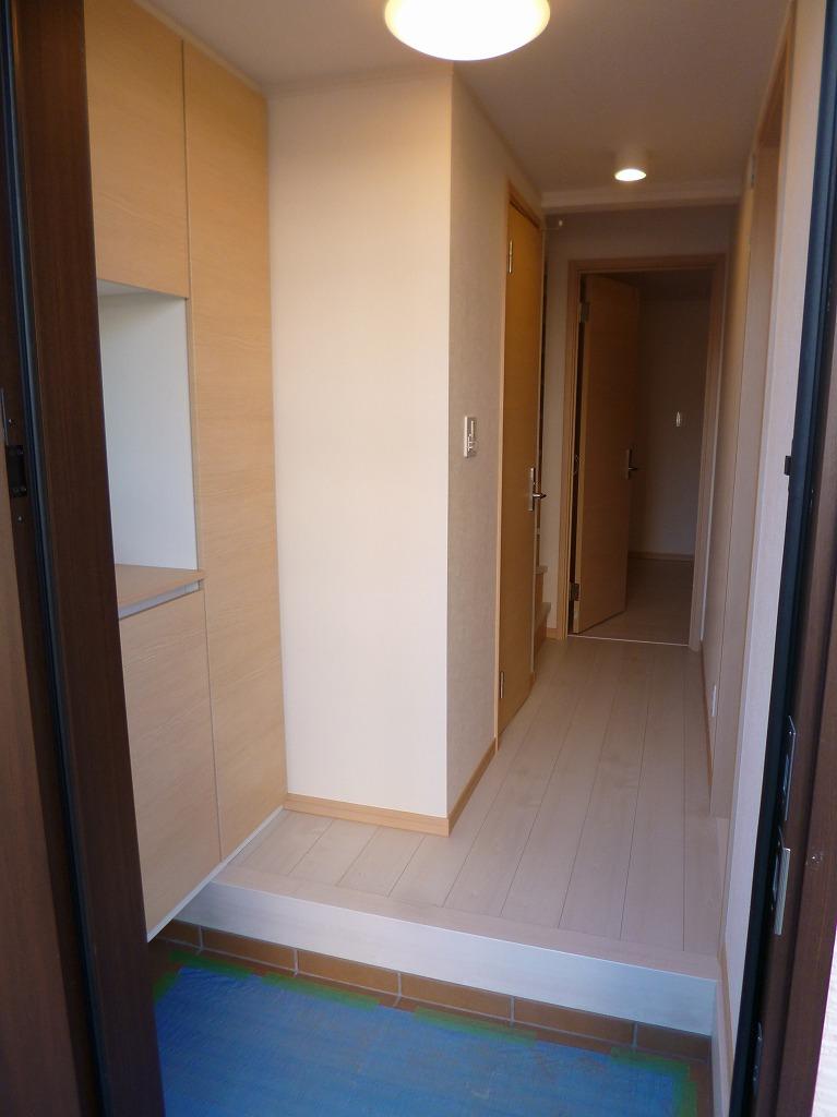 Entrance. From "I'm going" to "I'm back"! Entrance to watch the customers!