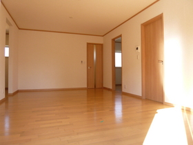 Living and room. Spacious sunny LDK (2)