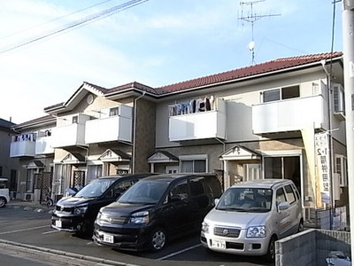 Building appearance. On-site parking