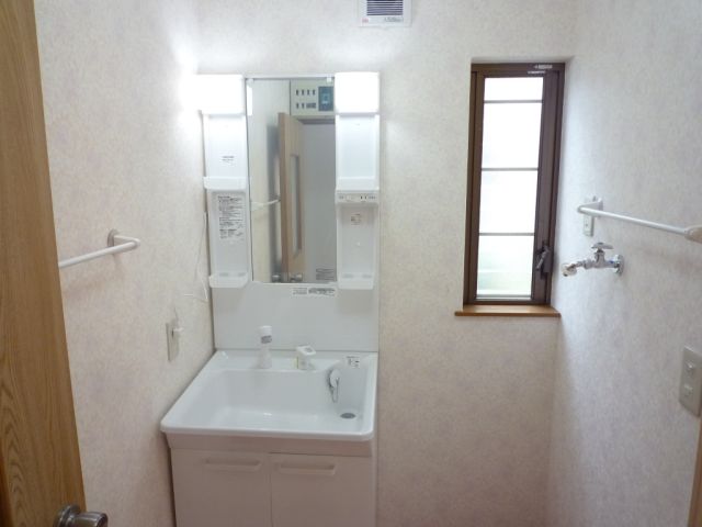 Washroom. Vanity is a new article. Also it is used as a dressing room ◎ There ventilation window. 