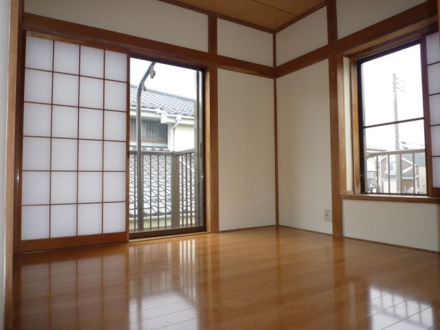 Living and room. Second floor ・ It is bright rooms with Western-style 4.5 Pledge dihedral daylighting. 