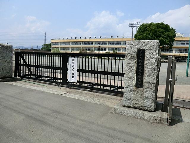 Primary school. Akiruno Municipal Higashiakiru to elementary school 754m
