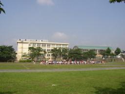Primary school. Akiruno Municipal Yashiro to elementary school 562m