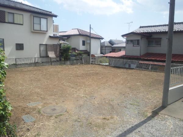 Garden. About 60 square meters of large garden, Parking Lot, Various usage such as home garden.