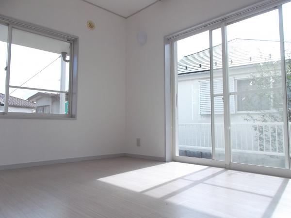 Non-living room. First floor east side 6 Pledge of Western-style. Floor flooring Uwabari, Already in place Paste Cross.