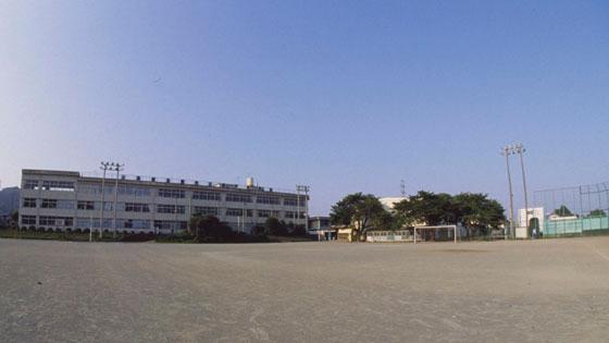 Junior high school. Akiruno Municipal Mashito until junior high school 558m