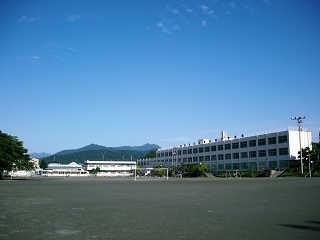 Primary school. Akiruno Municipal Mashito to elementary school 425m