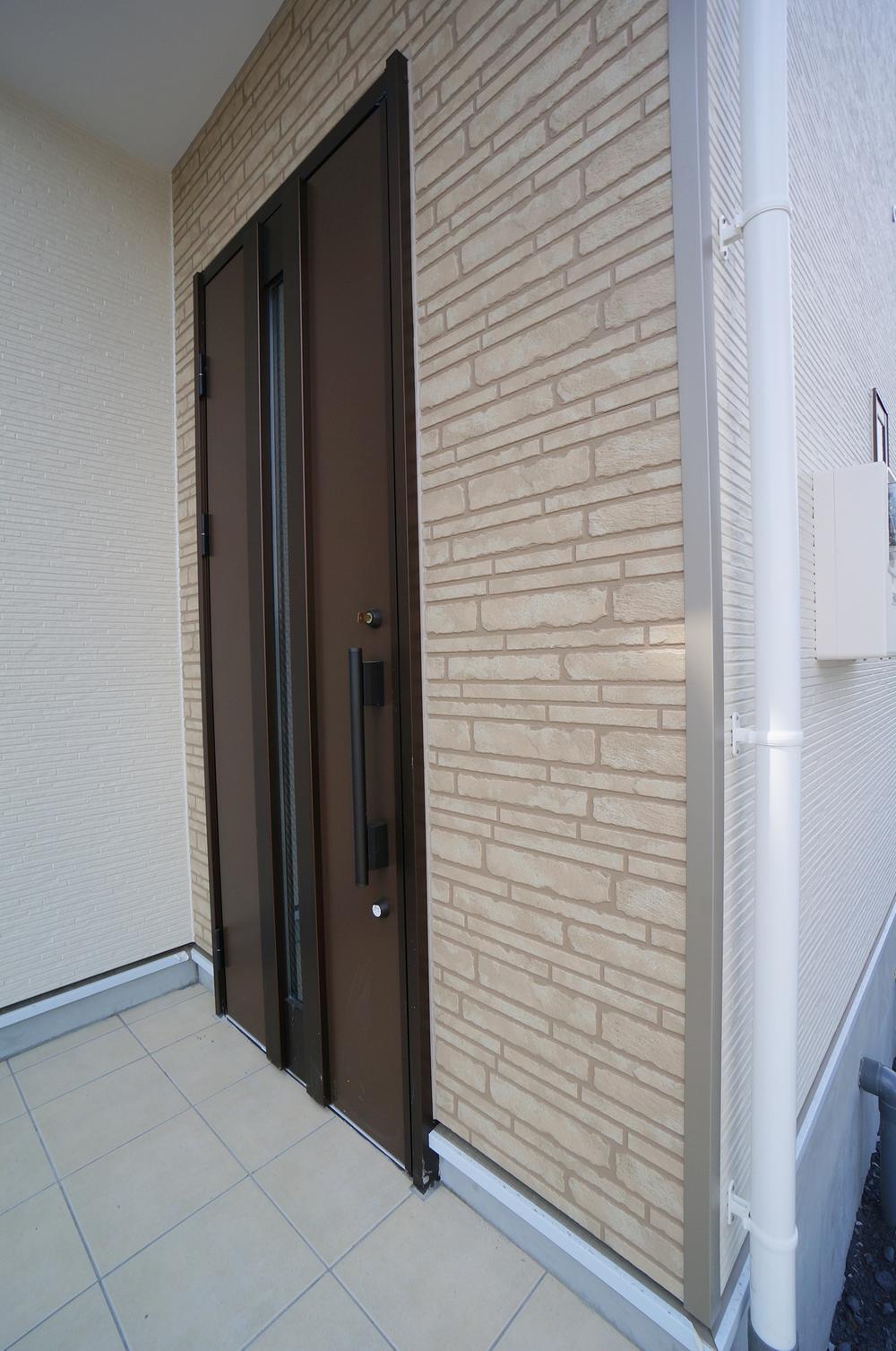 Entrance. Same specifications