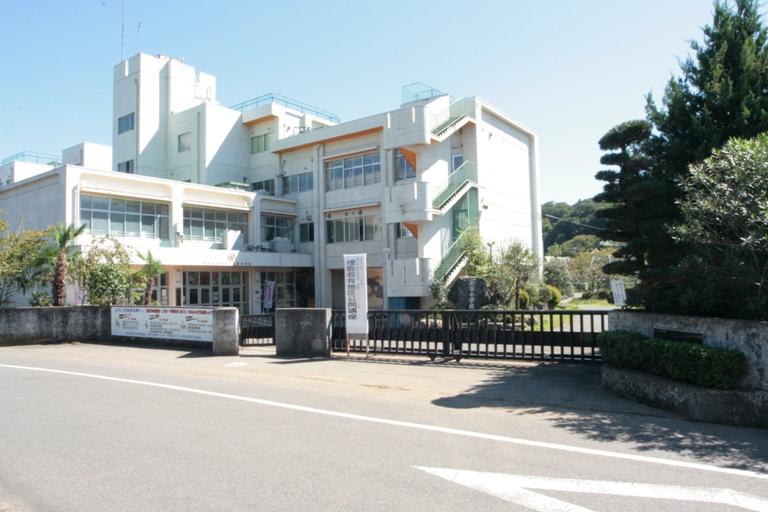 Primary school. Municipal Ichinotani until elementary school 790m