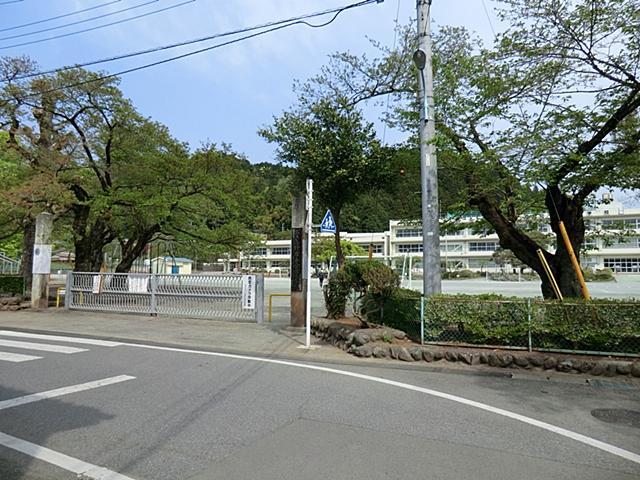 Primary school. Akiruno Municipal Itsukaichi to elementary school 297m