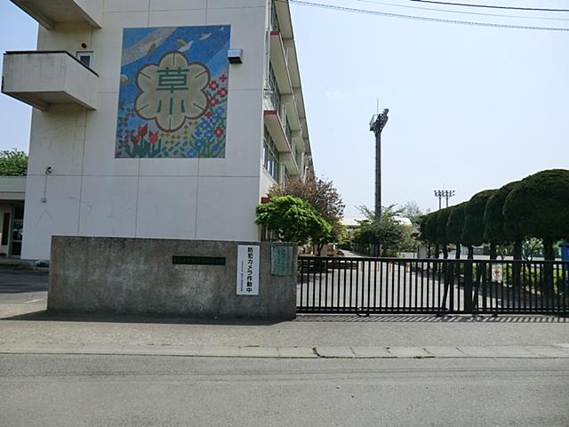 Primary school. Akiruno 1300m to stand flowers elementary school