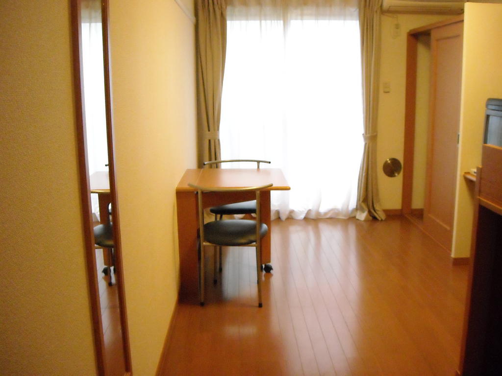 Living and room. Photo is 2F of 1F will be the carpet.