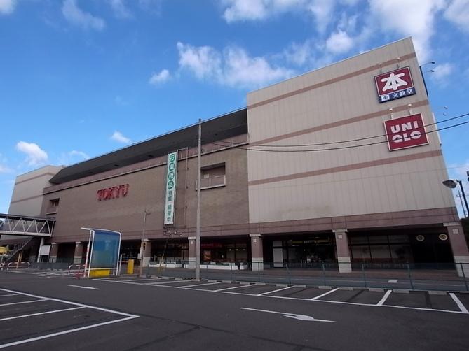 Supermarket. Akiruno to Tokyu 852m