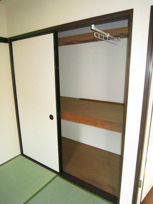Living and room. Japanese-style room is firmly closet