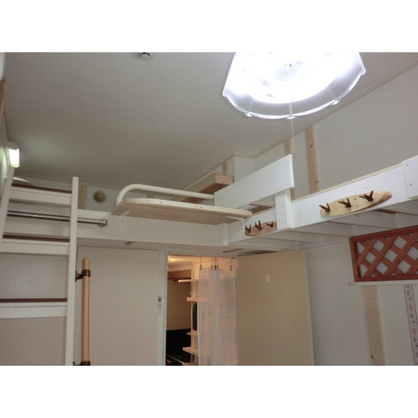 Living and room. Thank ceiling height