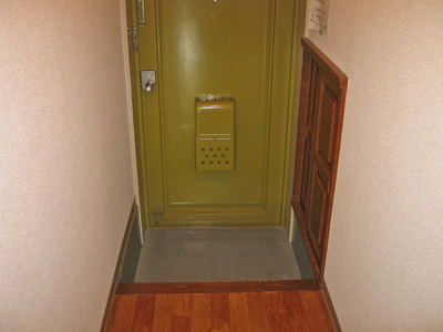 Entrance. With cupboard!