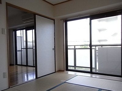 Living and room. With Japanese-style alcove