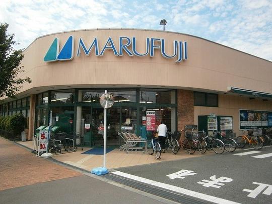 Shopping centre. Until Marufuji Tanaka-cho shop 800m Marufuji Tanaka-cho shop A 10-minute walk (about 800m)