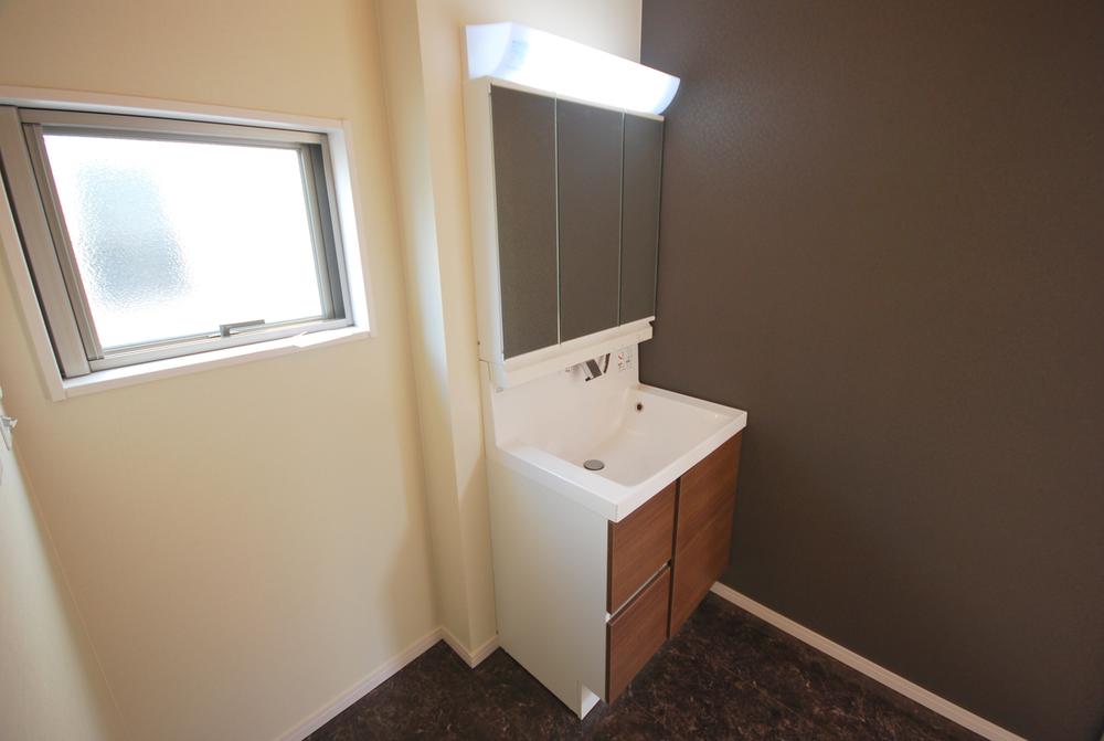 Wash basin, toilet. Indoor (10 May 2013) Shooting