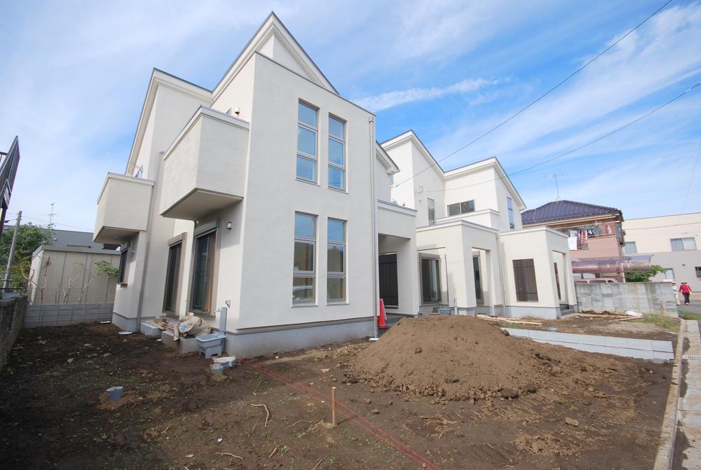 Local photos, including front road. Local (10 May 2013) Shooting