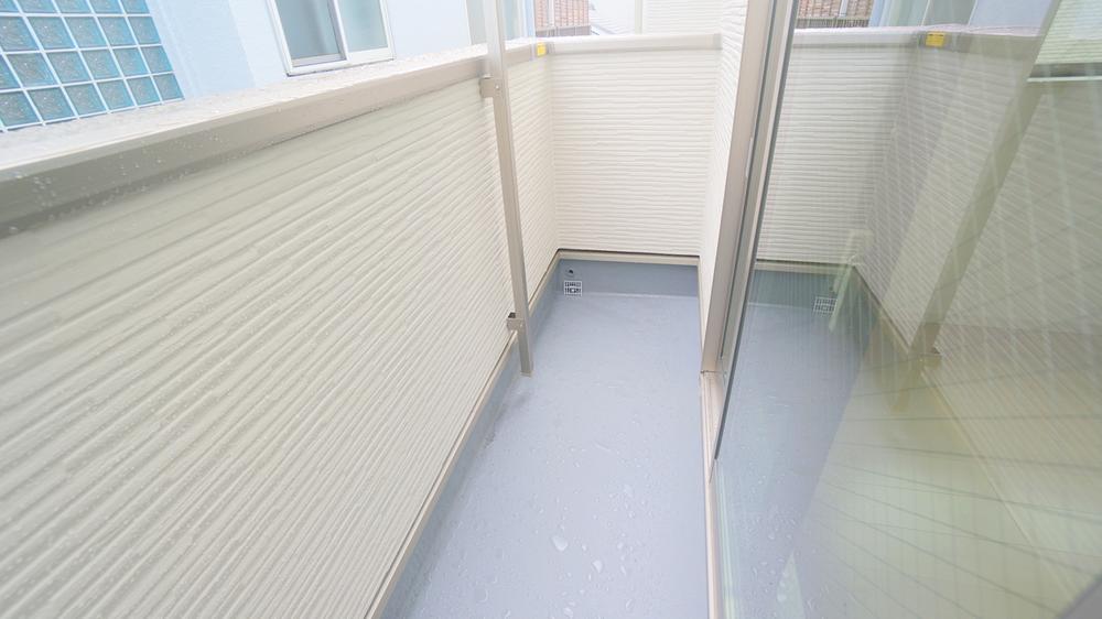 Local appearance photo. Balcony