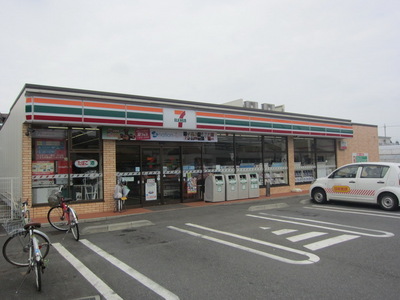 Convenience store. 460m to Seven-Eleven (convenience store)