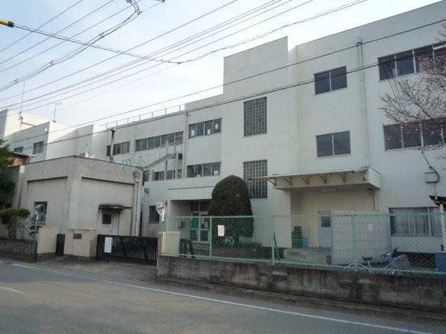 Primary school. Haijima fourth elementary school up to 350m