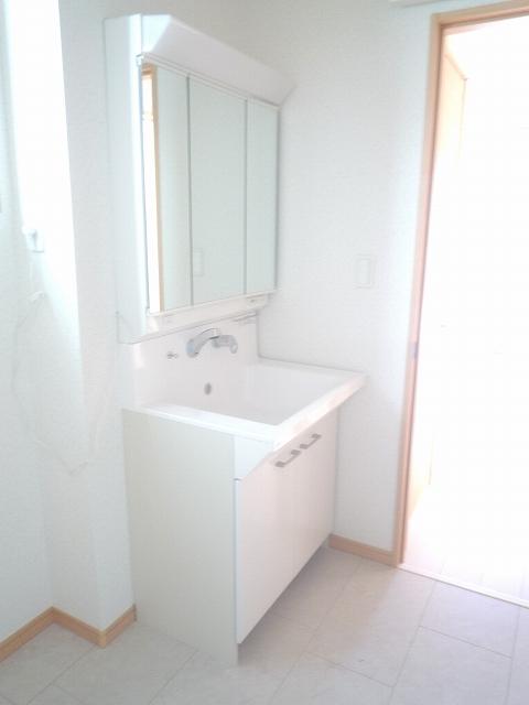 Wash basin, toilet. 2013.12.02 shooting 7 Building room