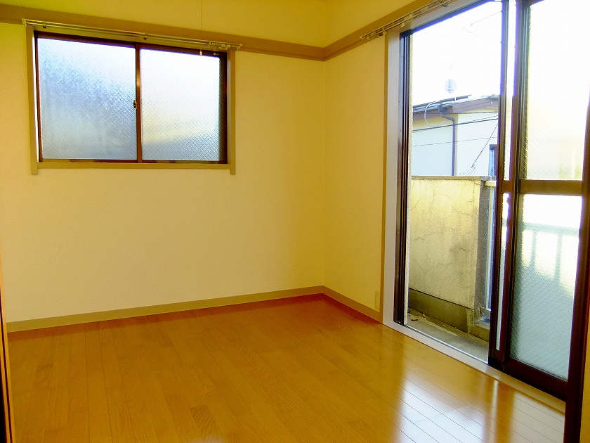 Living and room. Because the corner room, 2 is Menmado! It is airy ☆