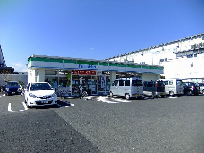 Convenience store. FamilyMart Akishima Mihori the town store (convenience store) to 741m