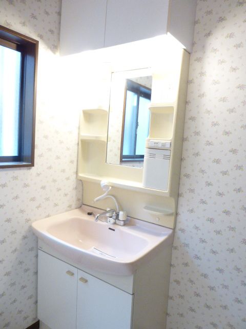 Washroom. Independent wash basin ☆