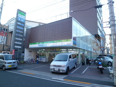 Convenience store. 500m to Family Mart (convenience store)