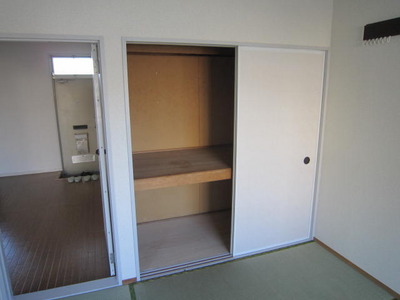 Receipt. Japanese-style closet (inverted in the room)