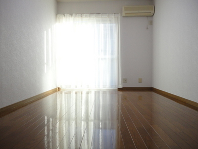 Living and room. Western-style 6 Pledge