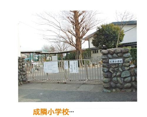 Primary school. In the south side of the property, It will be a 6-minute walk.