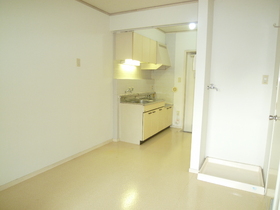 Living and room. Recommended for those of a kitchen spread hope ☆