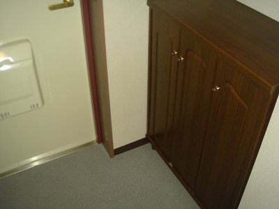 Entrance. Cupboard