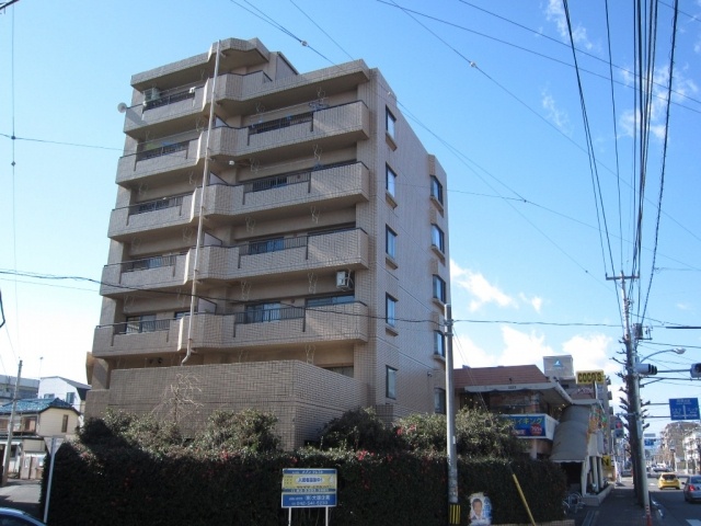 Building appearance. East is No. 6 room of each floor ・ 7 is in Room!