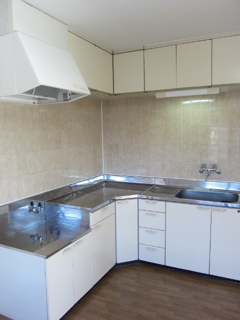 Kitchen. It is L-shaped kitchen