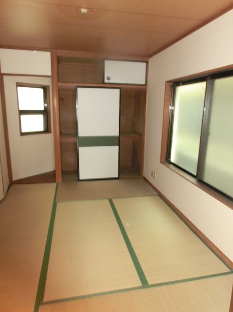 Living and room. Japanese-style room 6 quires