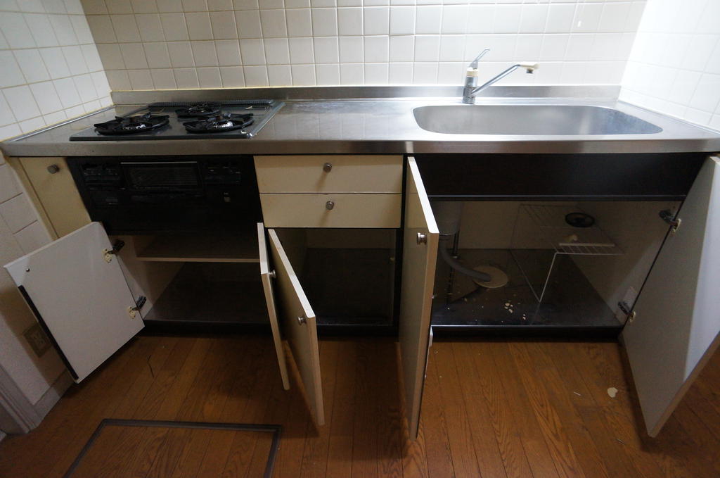Kitchen.  ☆ With a large-capacity storage ☆ There is also a gas stove 3-neck ☆ 