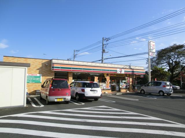 Convenience store. 160m to Seven-Eleven