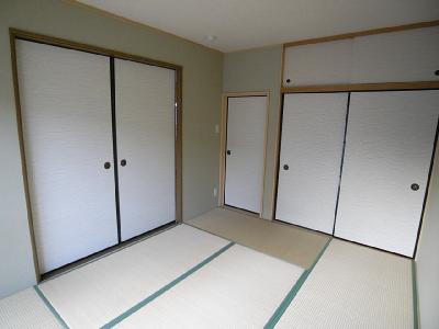 Other. Japanese-style room ・ The right storage ・ The left side is a Western-style