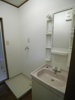 Washroom. Wash basin ・ There is also a washing machine Storage