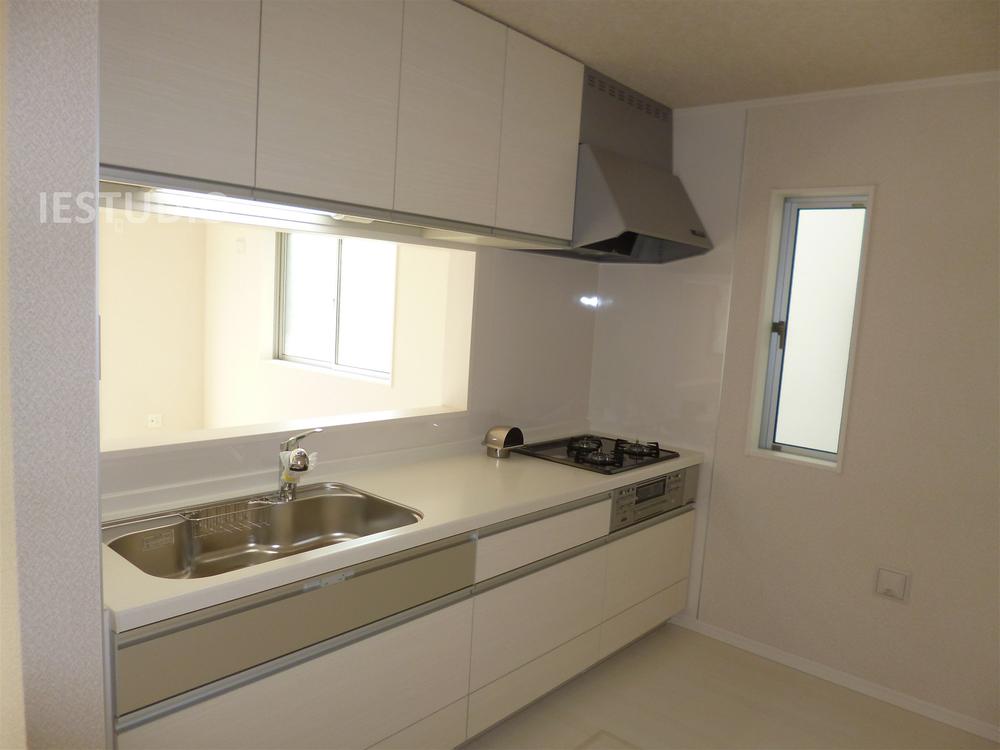 Kitchen. Local (12 May 2013) Shooting 1 Building