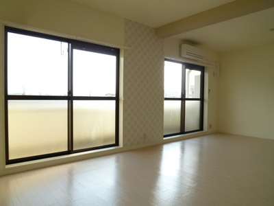 Living and room. You can arrange various spacious living
