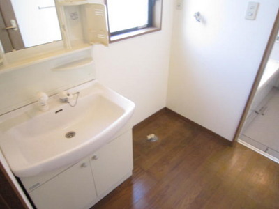 Washroom. Wash basin ・ Washing machine Storage